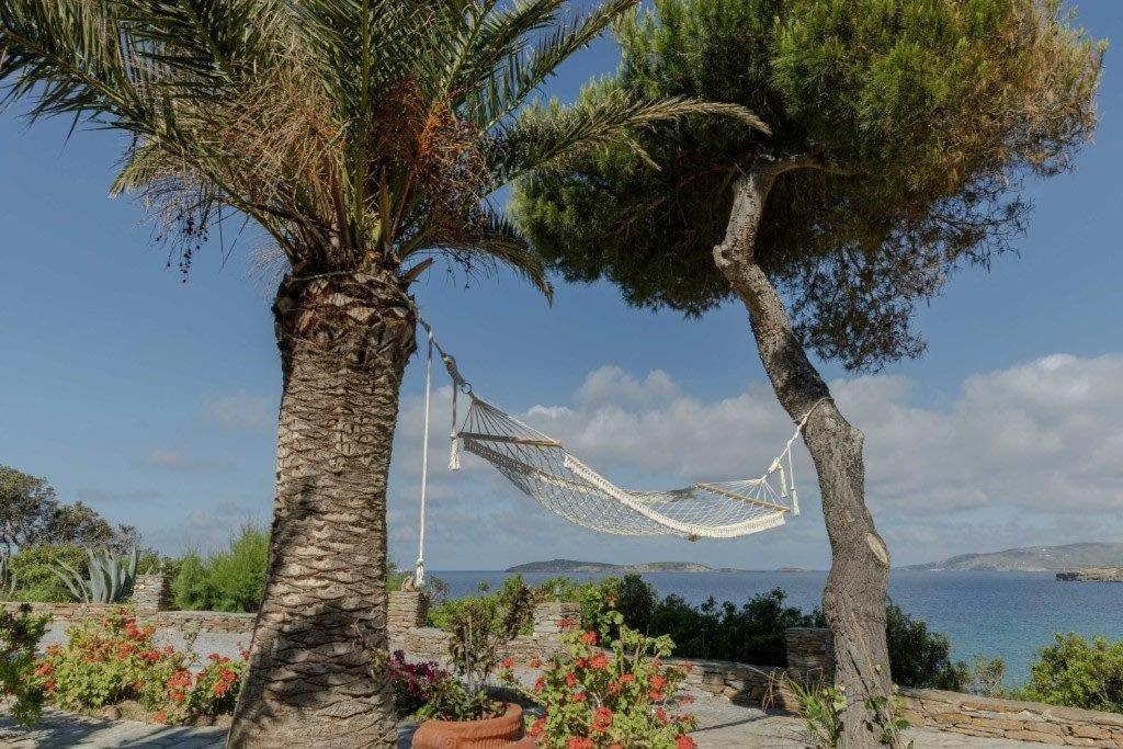 Aneroussa Beach Hotel バトシ エクステリア 写真