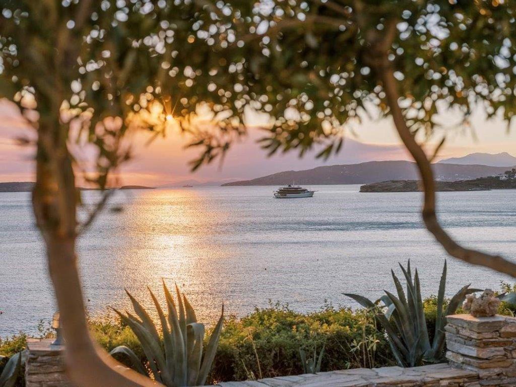 Aneroussa Beach Hotel バトシ エクステリア 写真