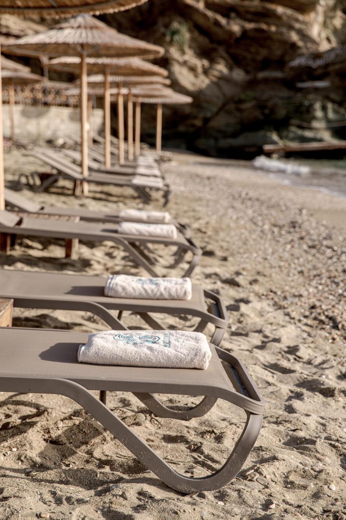 Aneroussa Beach Hotel バトシ エクステリア 写真
