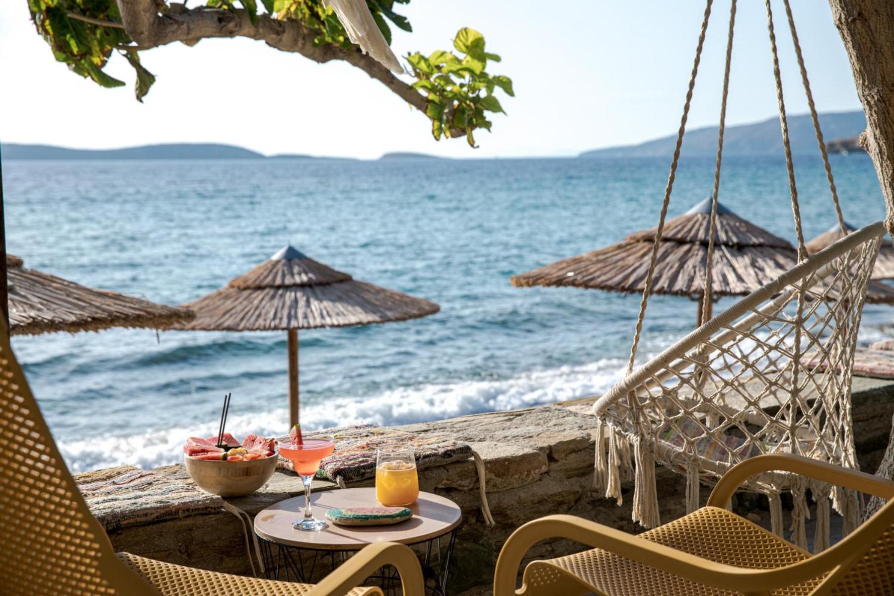 Aneroussa Beach Hotel バトシ エクステリア 写真