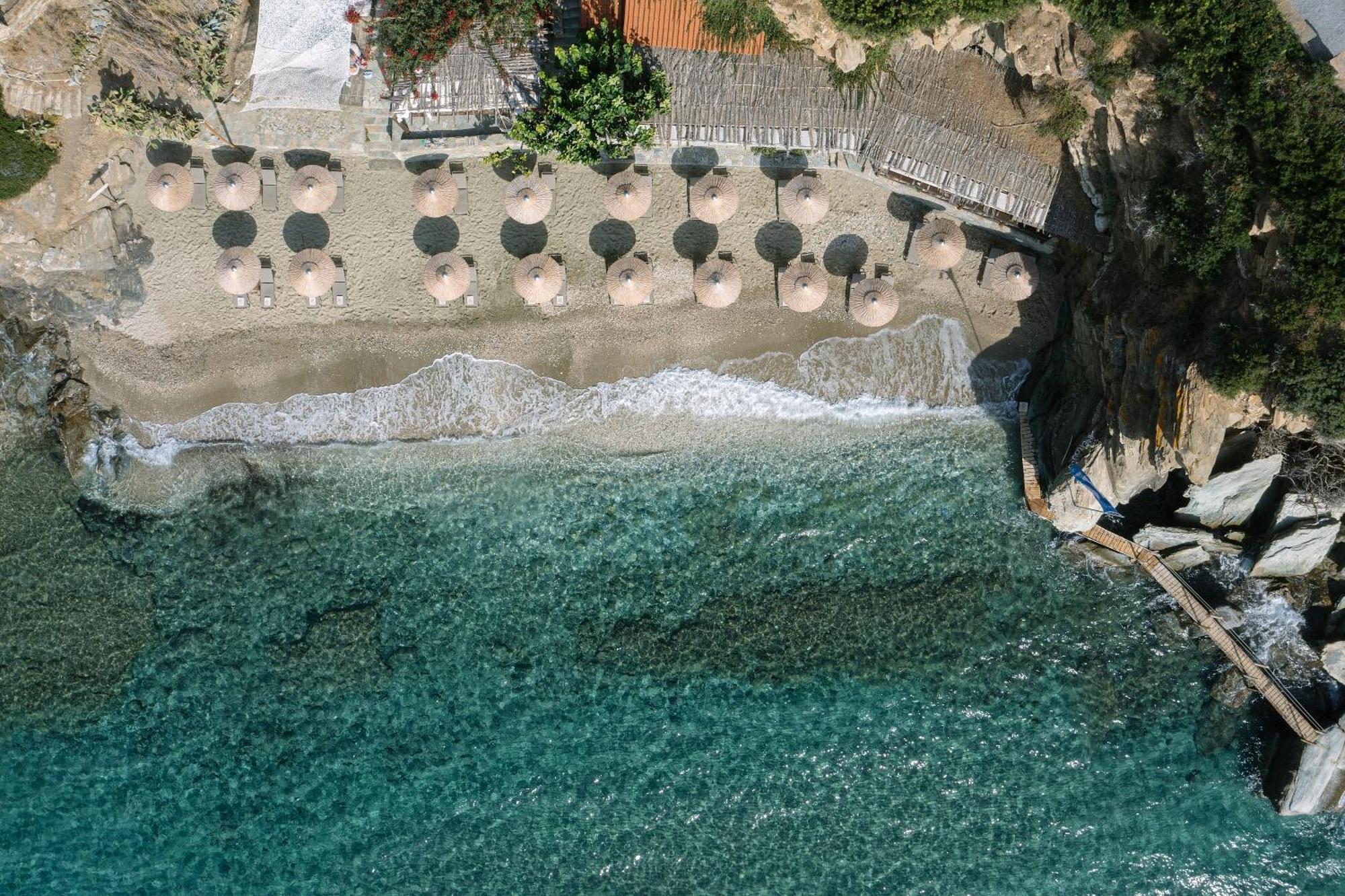 Aneroussa Beach Hotel バトシ エクステリア 写真