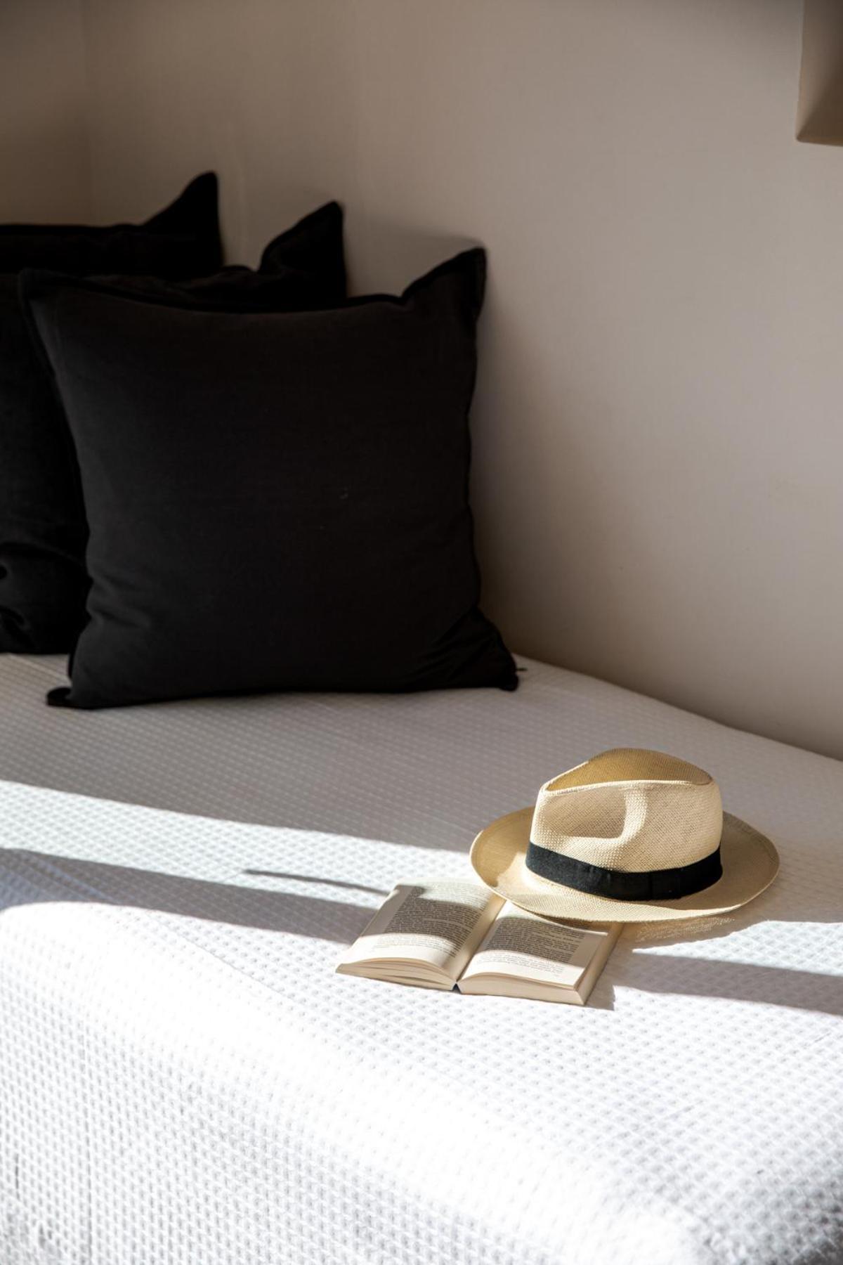 Aneroussa Beach Hotel バトシ エクステリア 写真