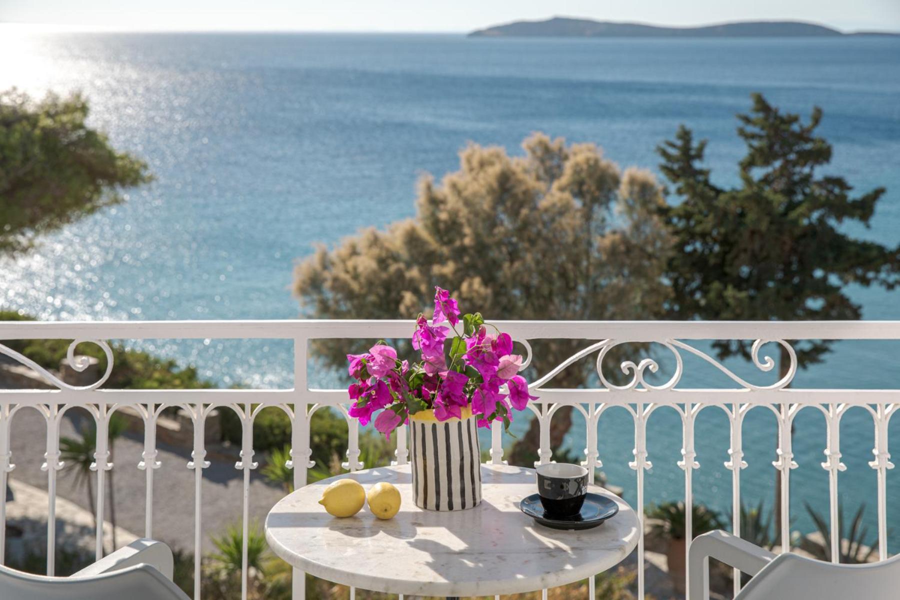 Aneroussa Beach Hotel バトシ エクステリア 写真