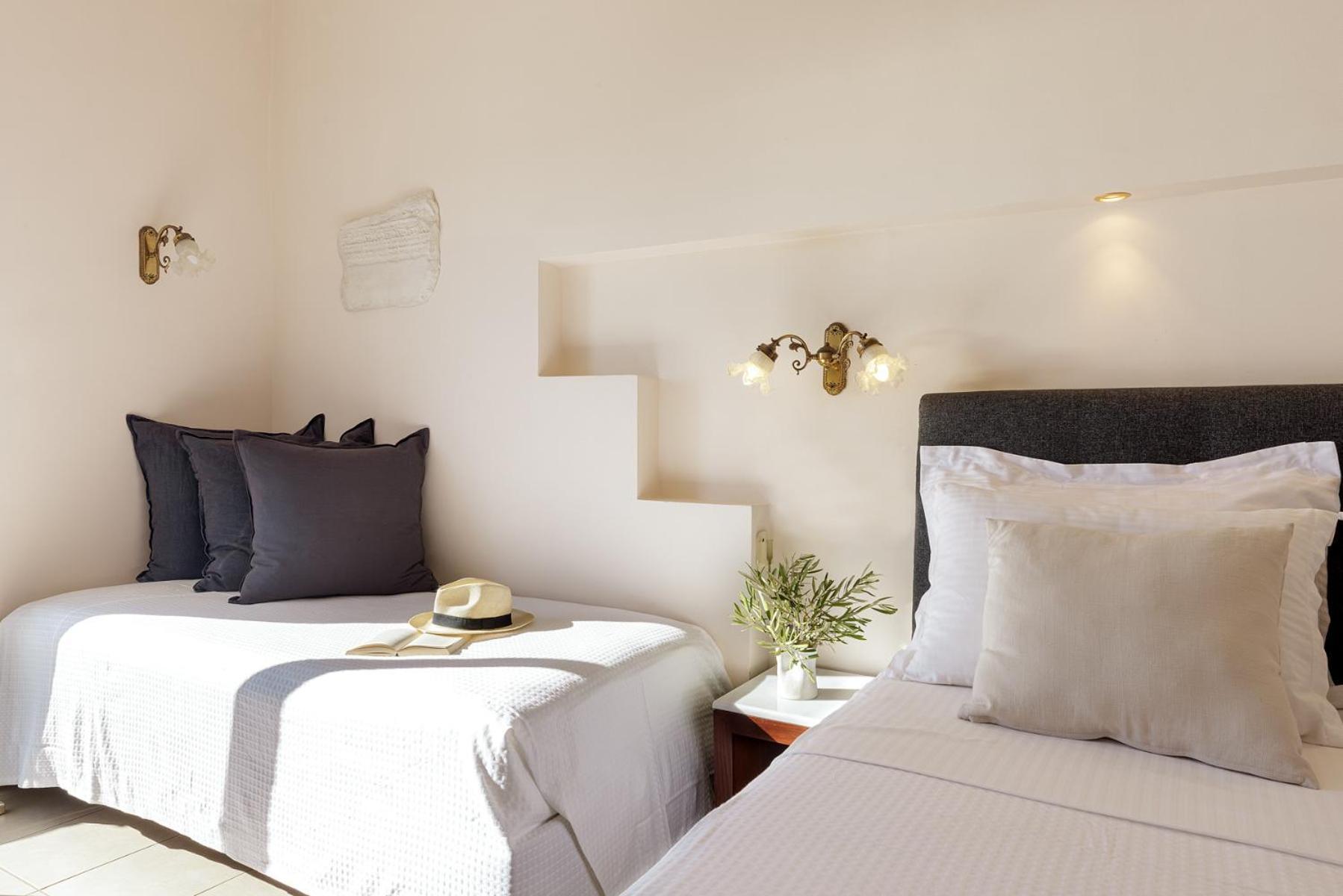 Aneroussa Beach Hotel バトシ エクステリア 写真