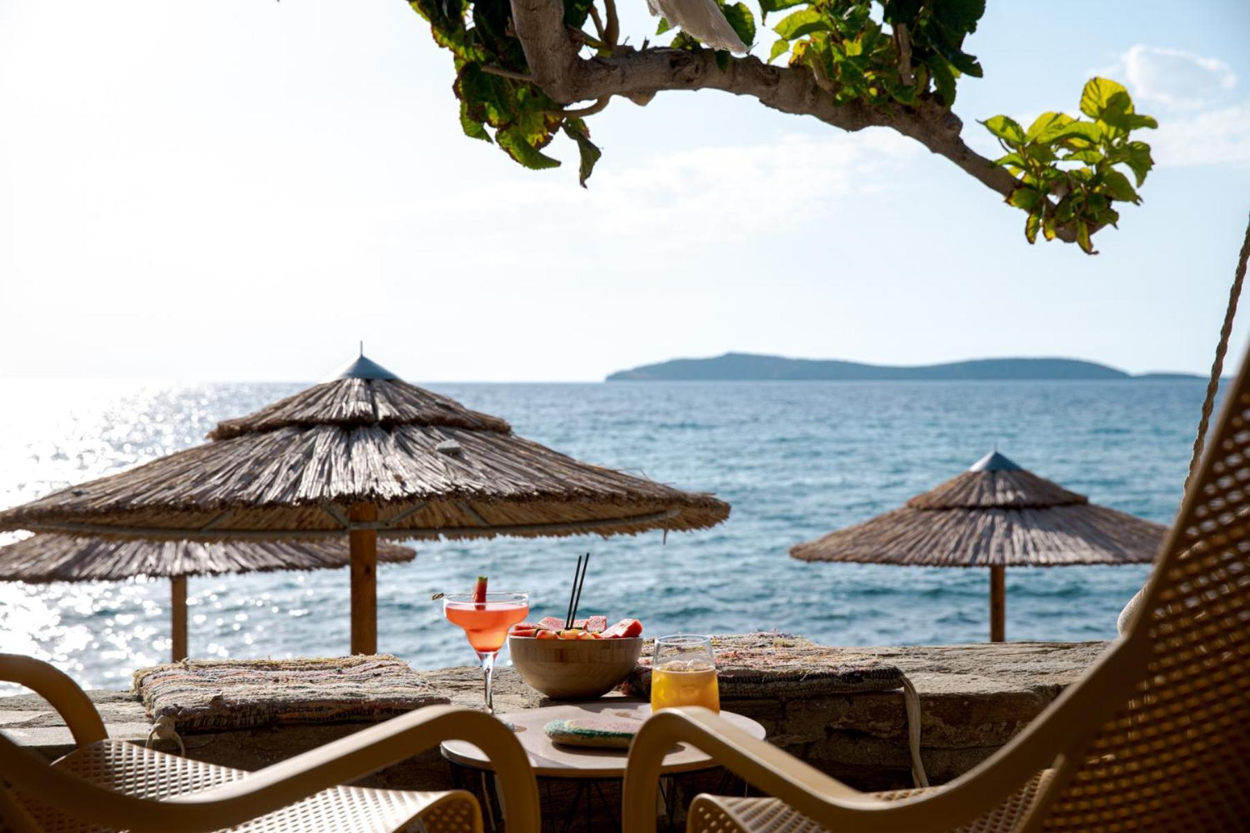 Aneroussa Beach Hotel バトシ エクステリア 写真