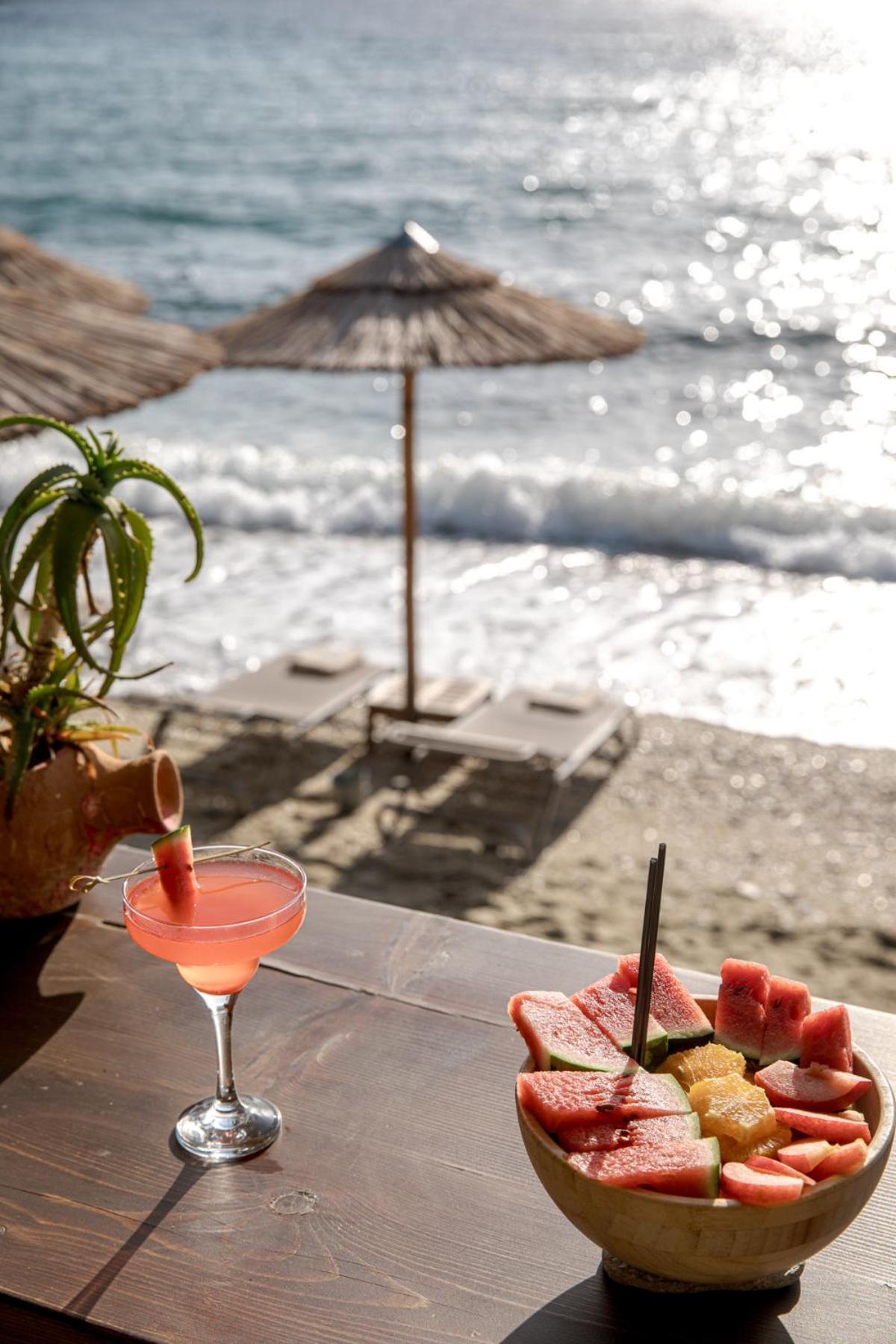 Aneroussa Beach Hotel バトシ エクステリア 写真