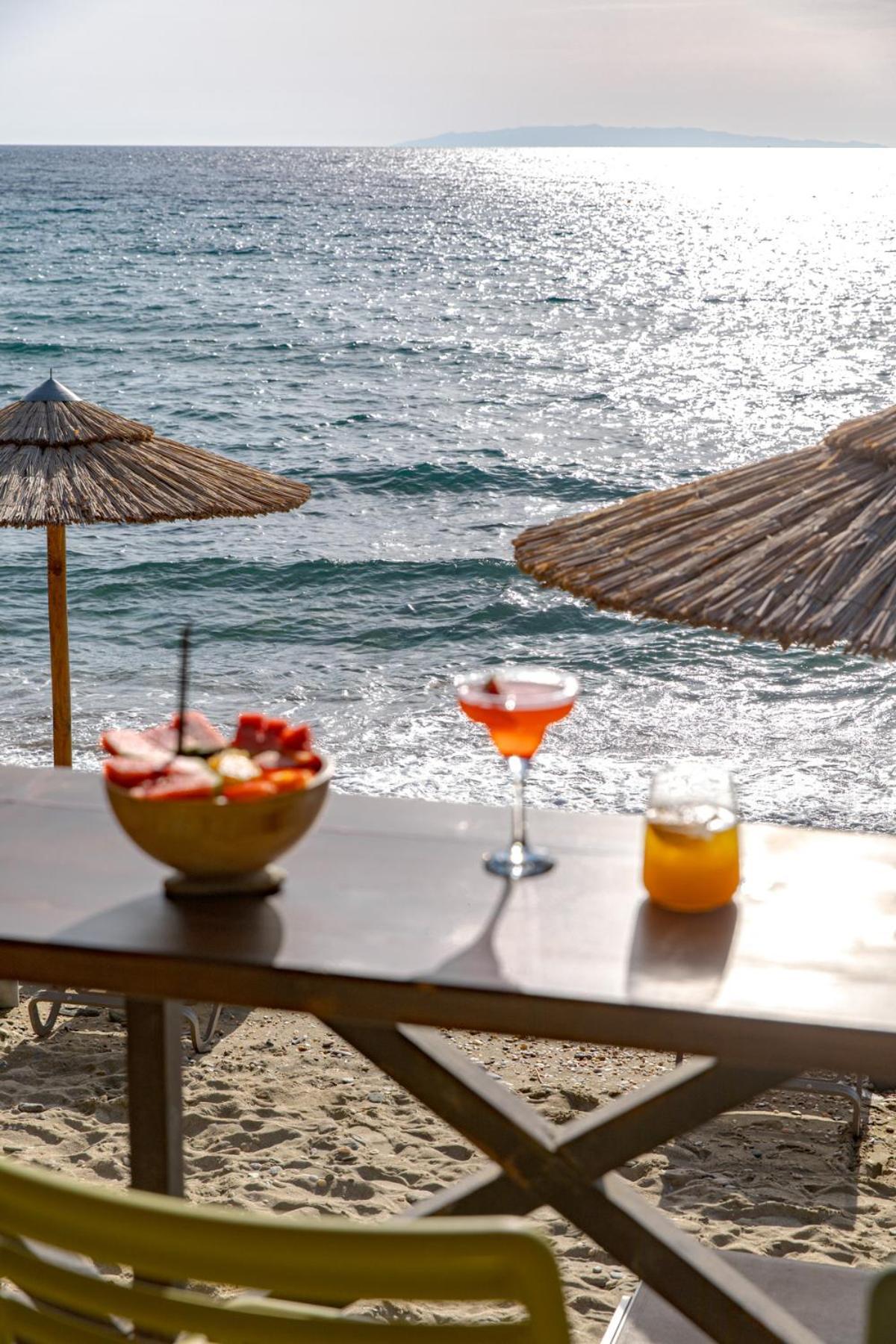 Aneroussa Beach Hotel バトシ エクステリア 写真