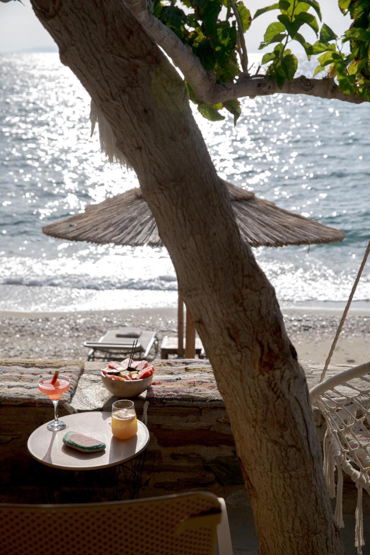 Aneroussa Beach Hotel バトシ エクステリア 写真