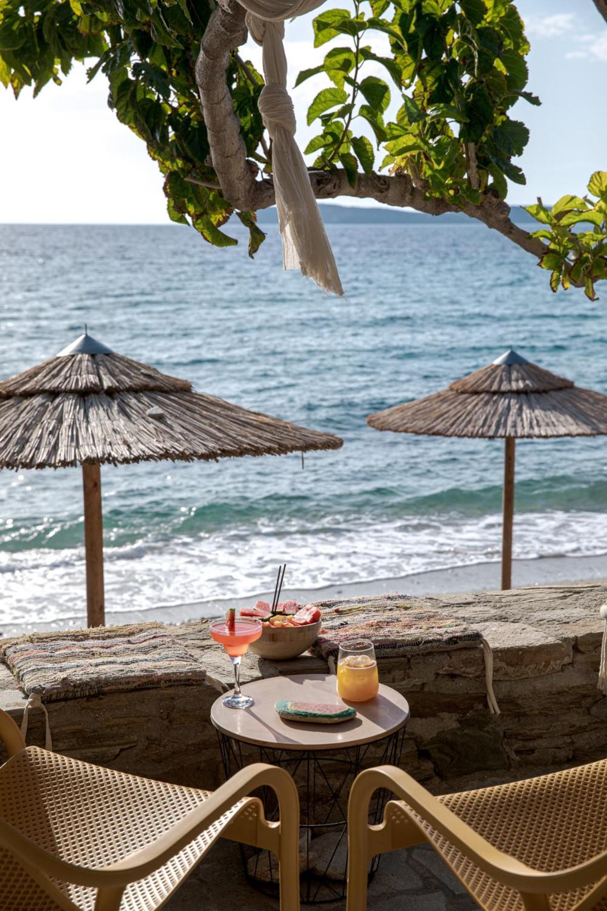 Aneroussa Beach Hotel バトシ エクステリア 写真