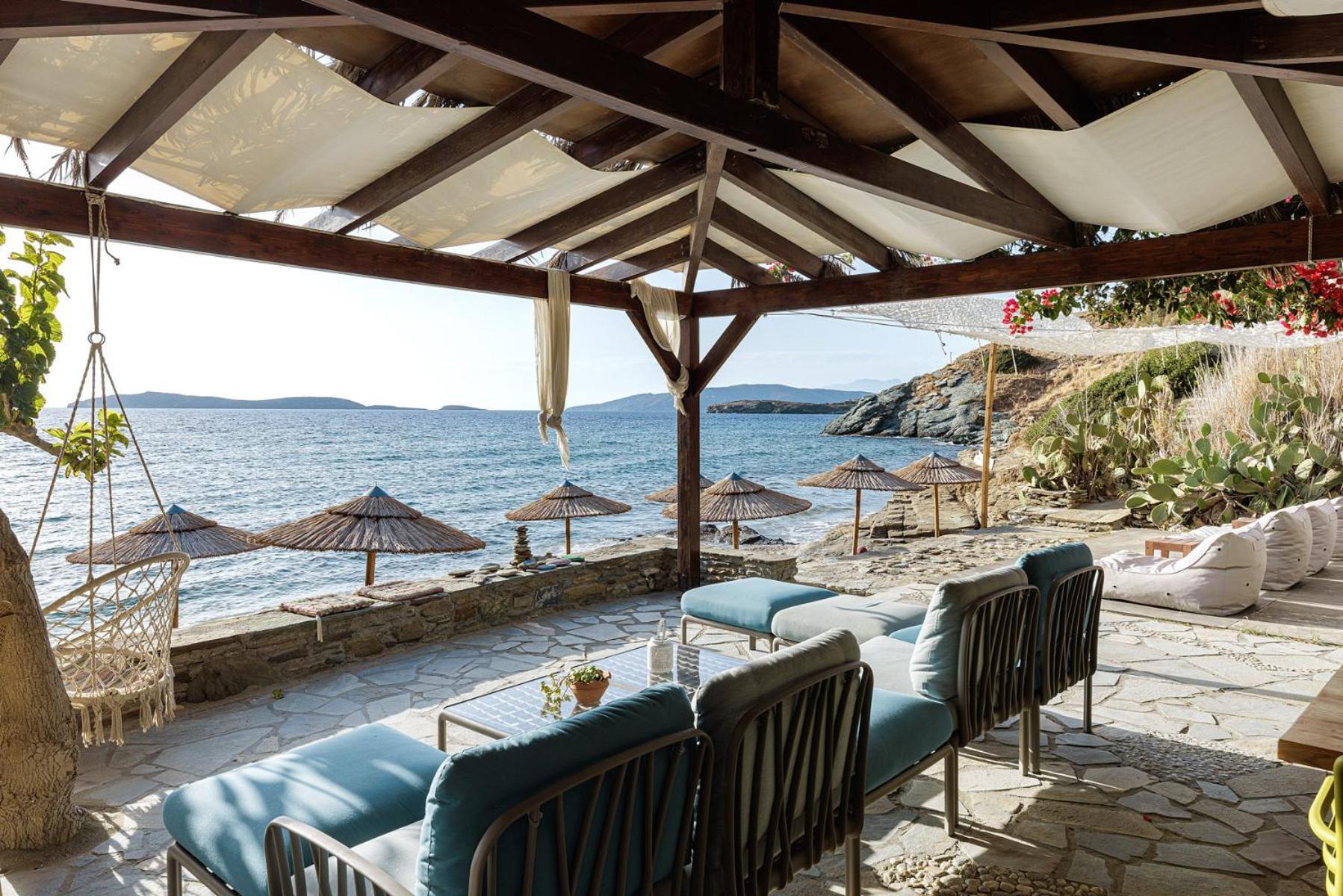 Aneroussa Beach Hotel バトシ エクステリア 写真