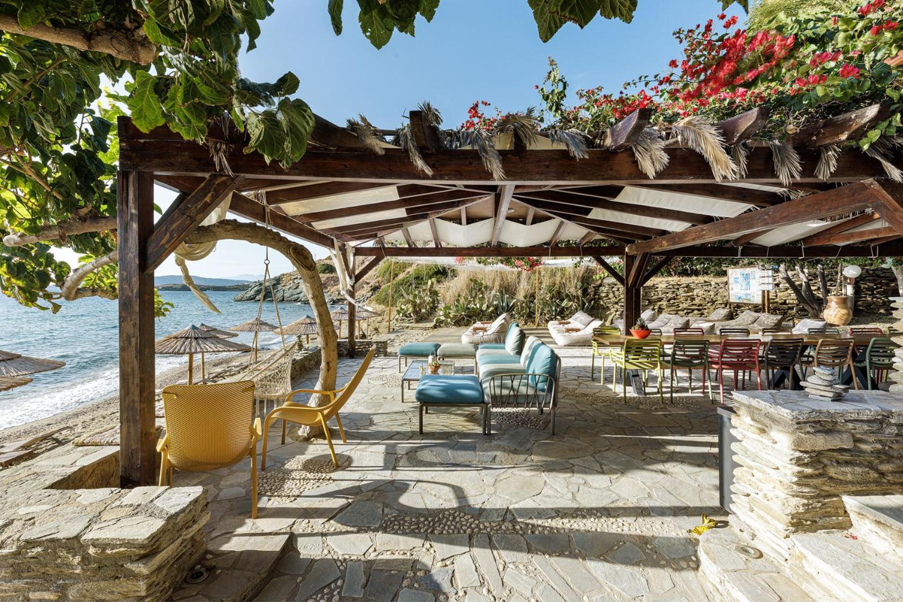 Aneroussa Beach Hotel バトシ エクステリア 写真