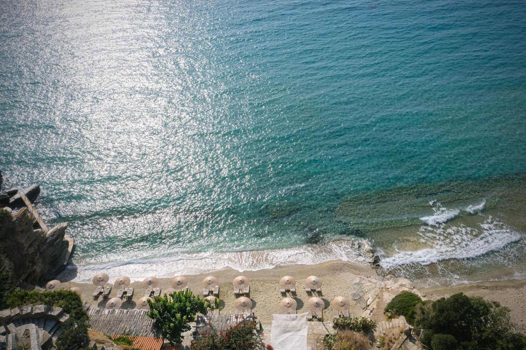 Aneroussa Beach Hotel バトシ エクステリア 写真