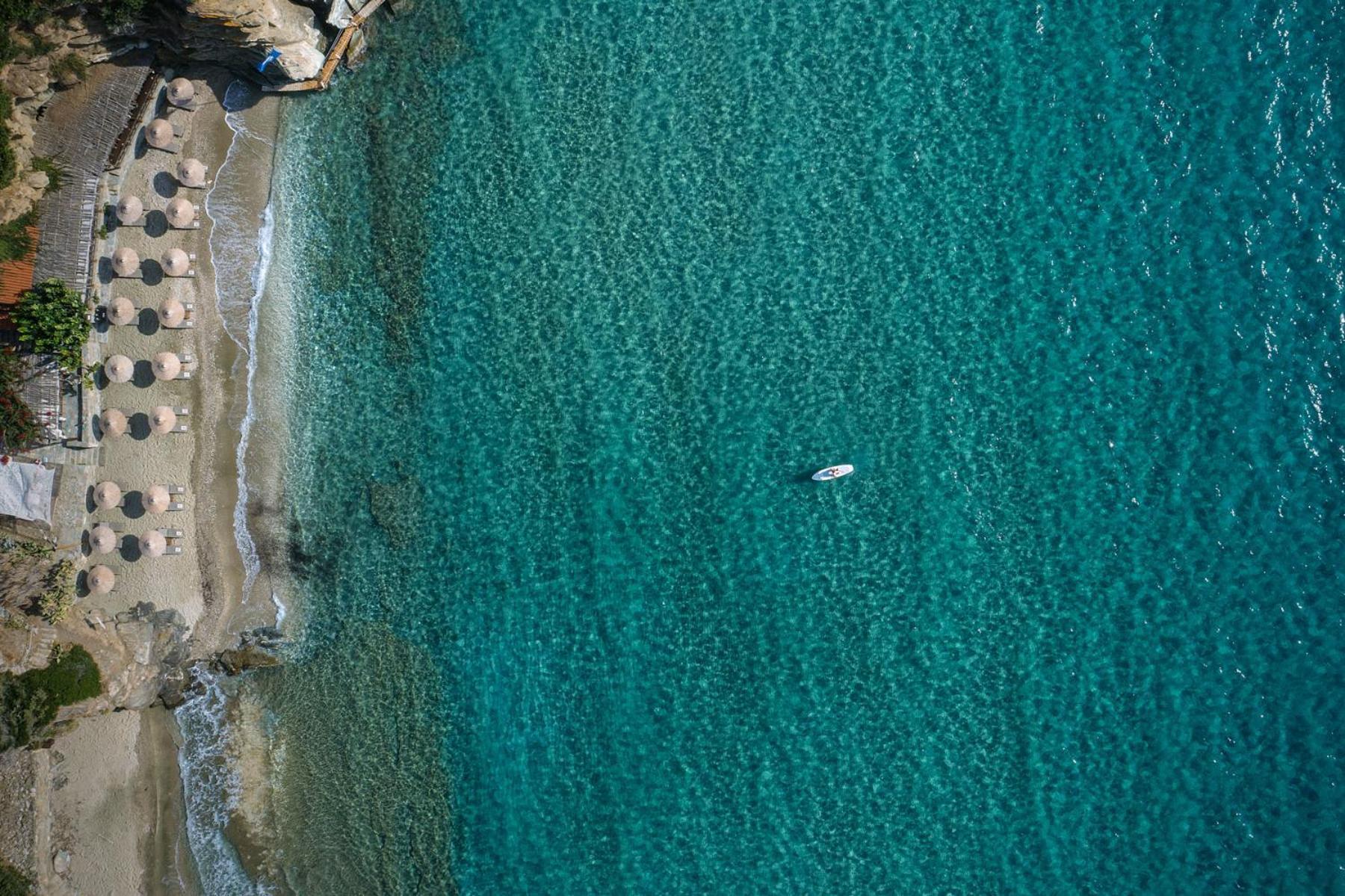 Aneroussa Beach Hotel バトシ エクステリア 写真